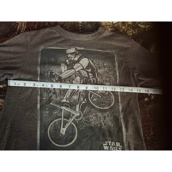 Old Navy Star Wars Collectible T-shirt - Picture 5 of 6